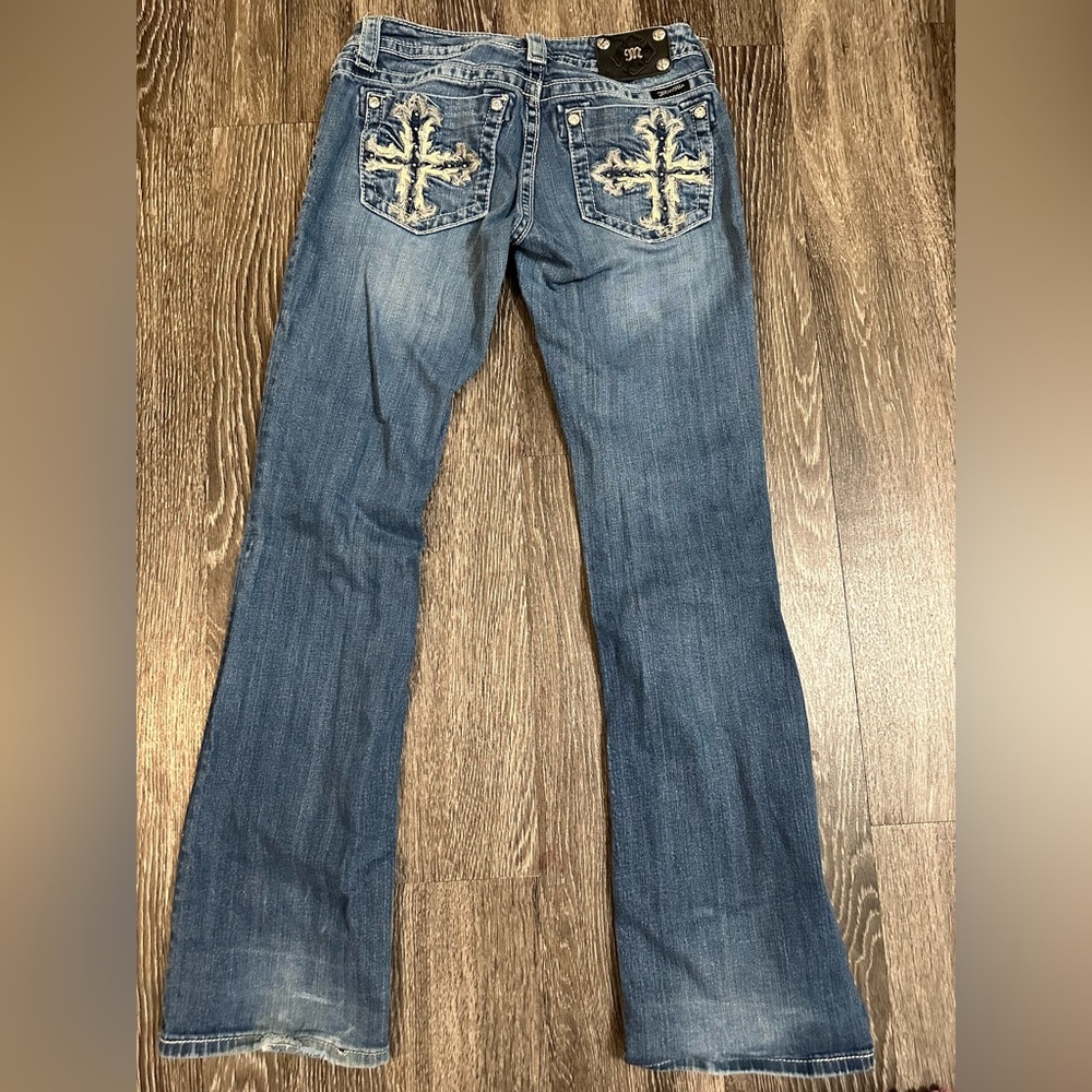 Women’s Miss Me Jeans 28 still in good condition.